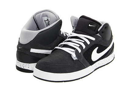 Wie fallen Nike Action Mogan Mid 3 aus