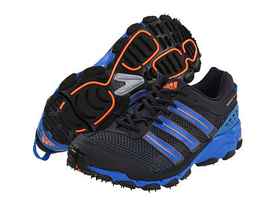 Wie fallen adidas Running RESPONSE Trail 18 M aus