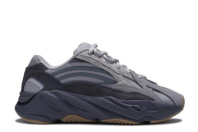 Comment taille les adidas YEEZY Boost 700 V2